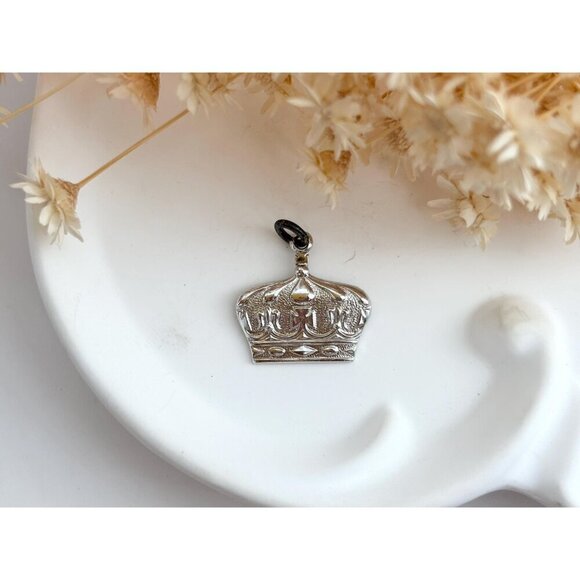 Crown Shaped Hand Carved 925 Wells Sterling Silver Vintage Pendant | Charm - Picture 2 of 7